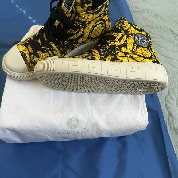 Versace Greca high top BAROCCO Print Black and Gold. SIZE 44 EU 10 US - Picture 2 of 3